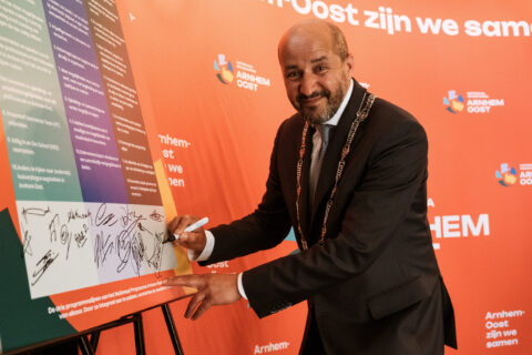 Marcouch zet handtekening onder Nationaal Programma Arnhem Oost aan