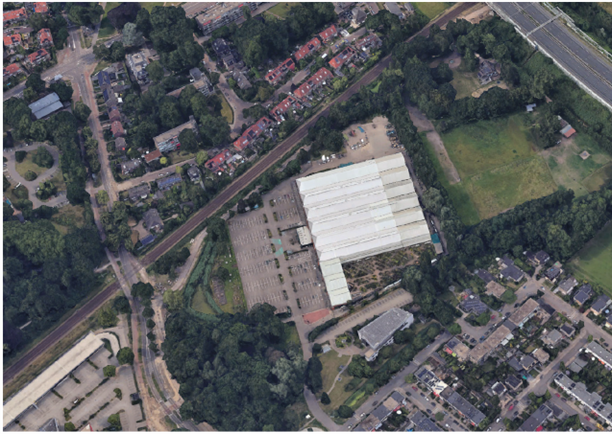 Luchtfoto van het middengebied met de Intratuin